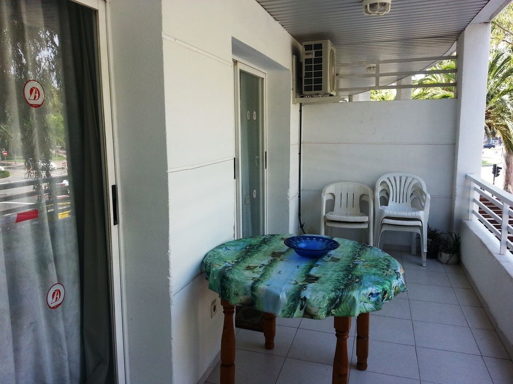 Apartbeach Royal Apartments Салоу Екстериор снимка