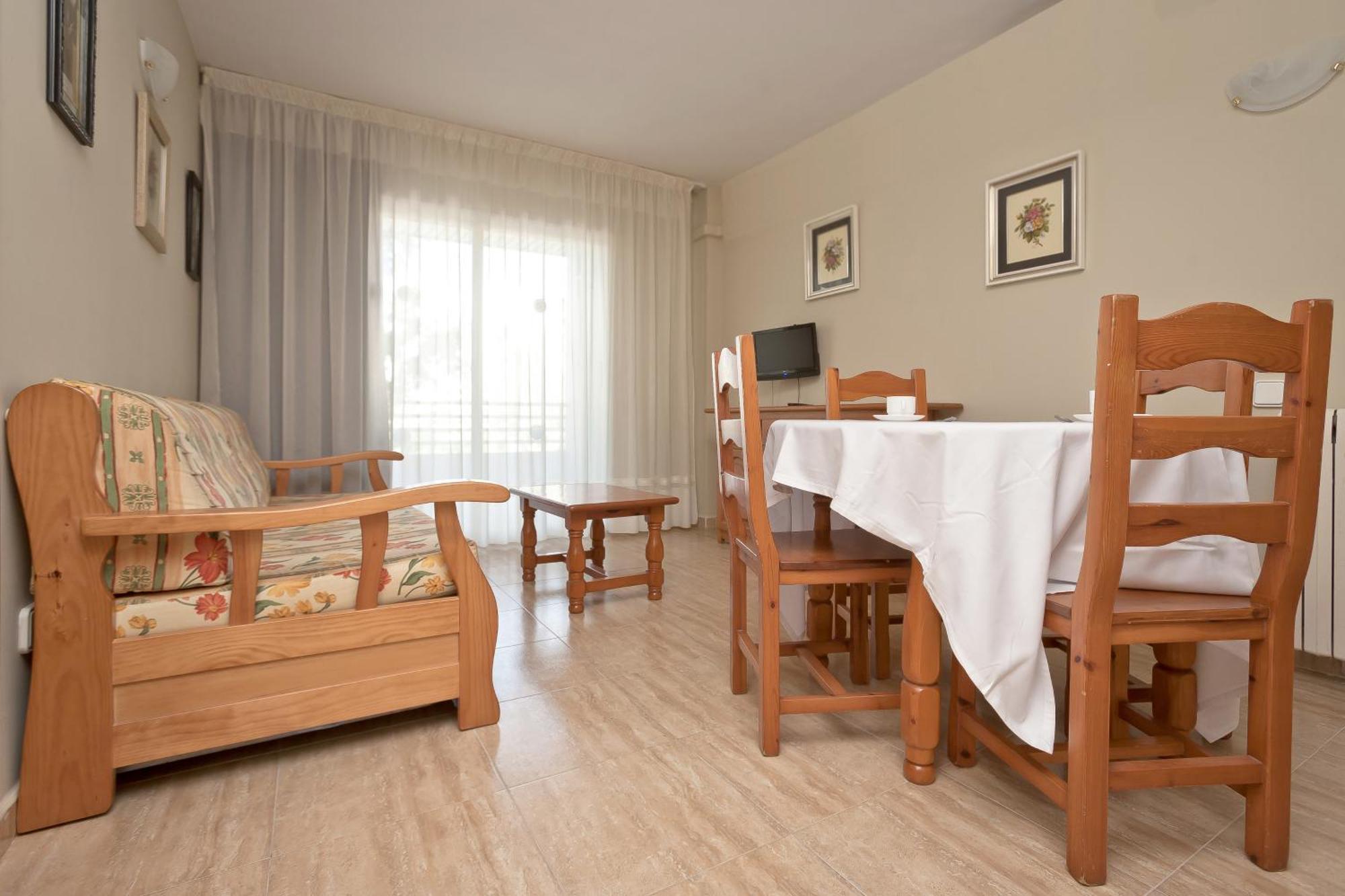 Apartbeach Royal Apartments Салоу Екстериор снимка