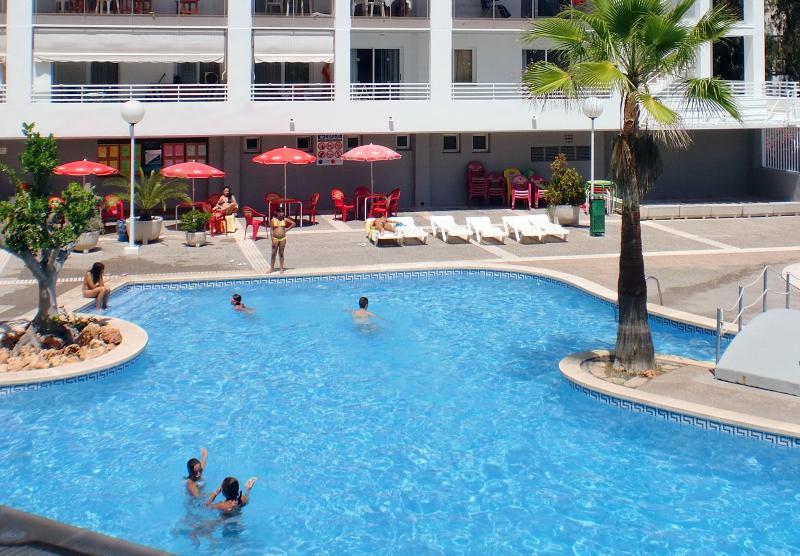 Apartbeach Royal Apartments Салоу Екстериор снимка
